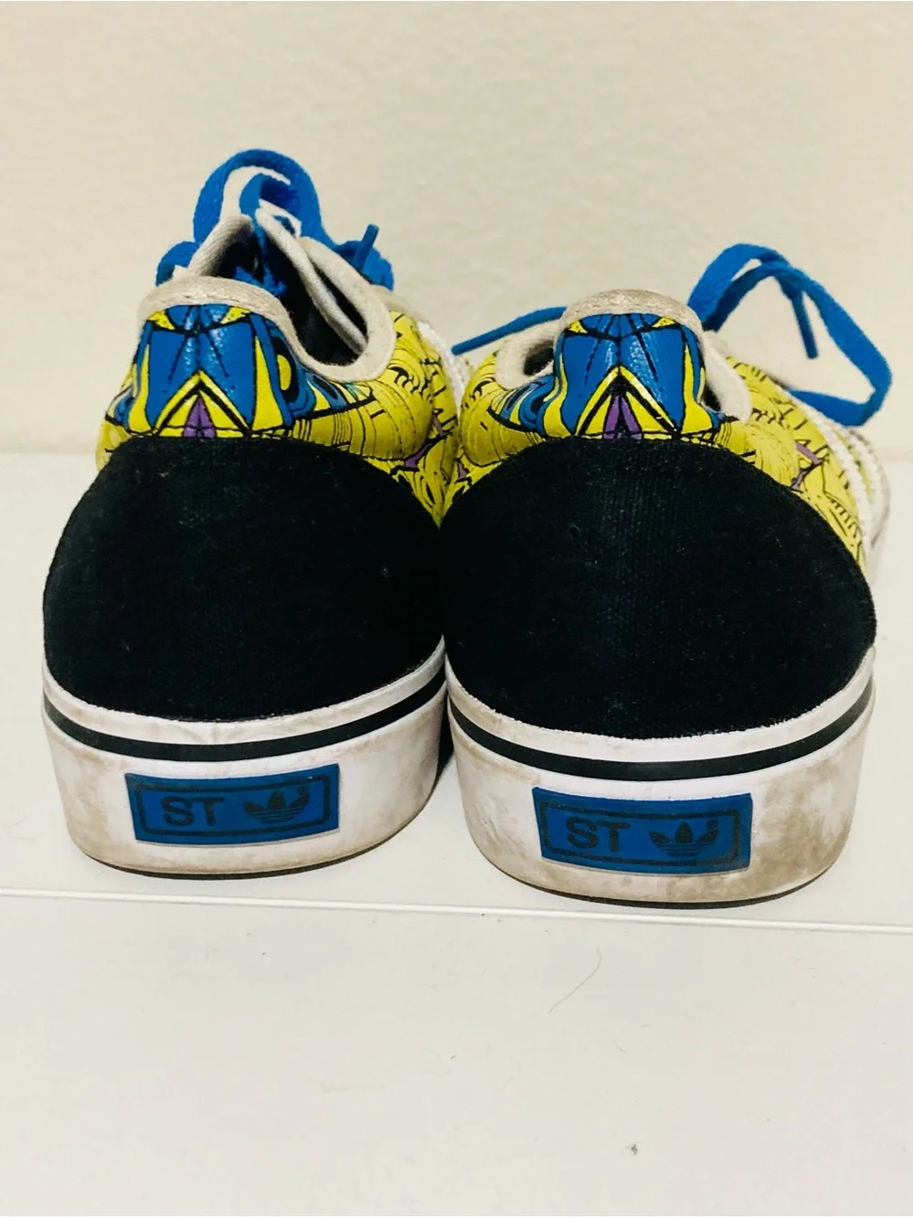 adidas Men’s Streetwear 11 1/2 Black & Blue Lace-Up Gently Used‎ Sneakers